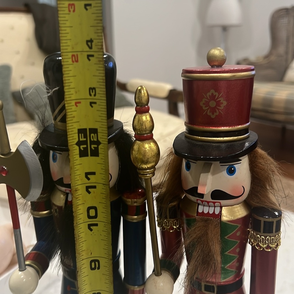 2 Nutcrackers - Picture 13 of 14
